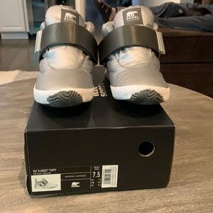 Sorel waterproof Out N About puffy silver boot